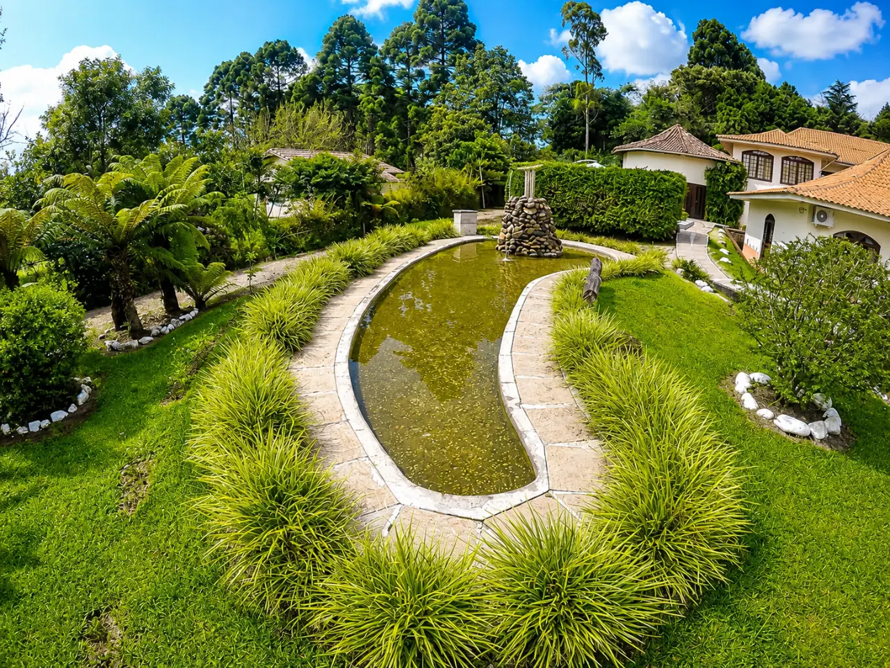 Moradia de idosos Curitiba - lago e jardins do residencial